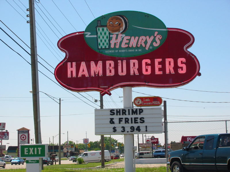 Henrys Hamburgers - 2002 Photo - 1832 M 139 Benton Harbor